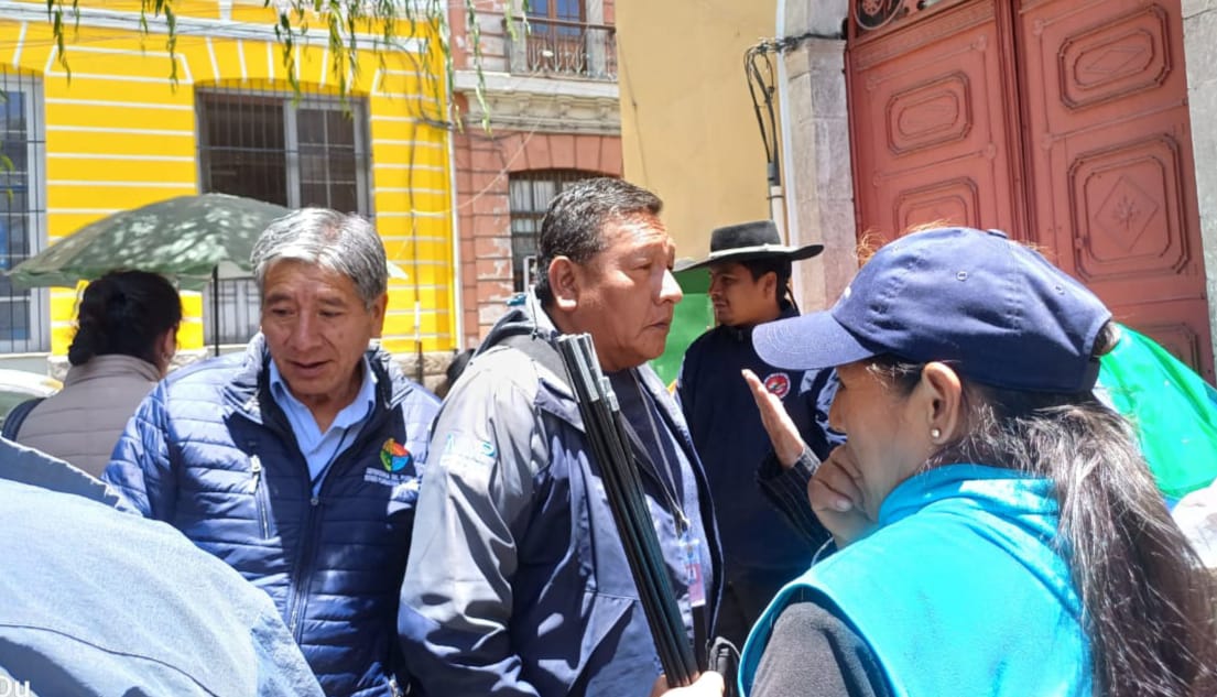DEFENSOR DEL PUEBLO MONITOREA HUELGA DE HAMBRE DE MUJERES EN CERCANÍAS DE PLAZA MURILLO Y GESTIONA SU ATENCIÓN MÉDICA