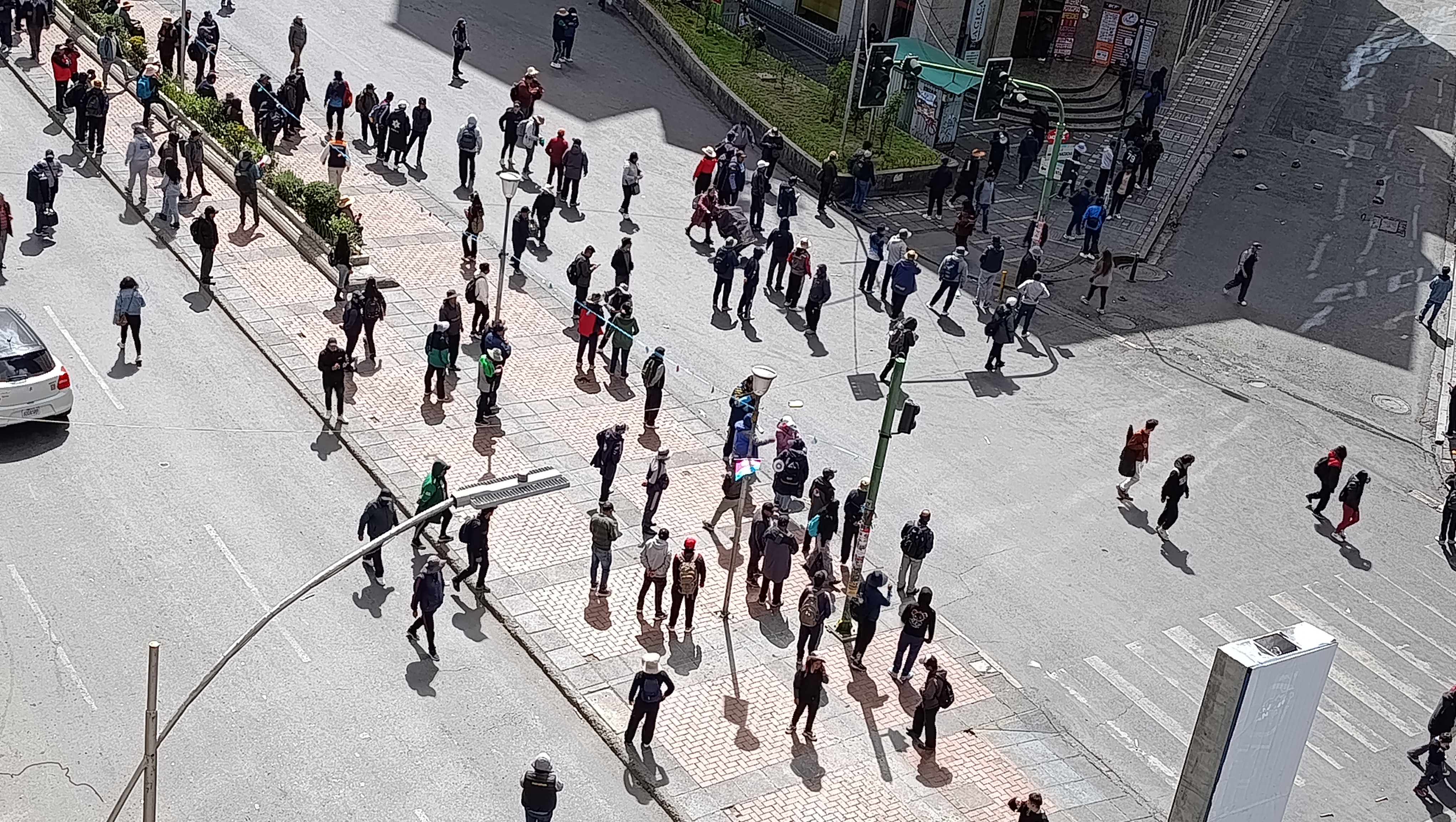 DEFENSOR DEL PUEBLO MONITOREA MOVILIZACIÓN DEL MAGISTERIO EN LA PAZ Y REPORTA UN MAESTRO HERIDO