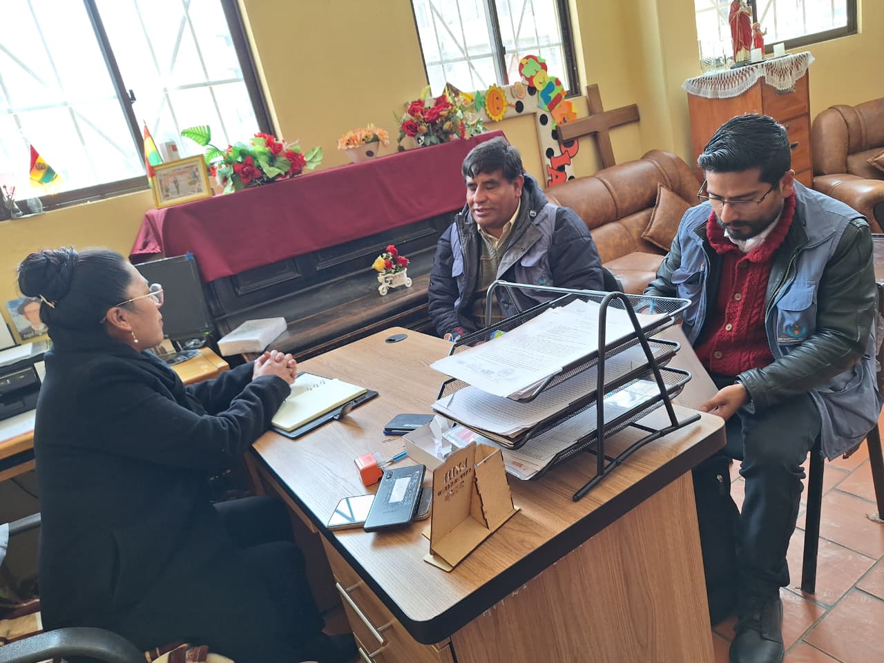 DEFENSORÍA DEL PUEBLO SUPERVISA INICIO DE INSCRIPCIONES Y ESTADO DE INFRAESTRUCTURA EDUCATIVA EN ORURO