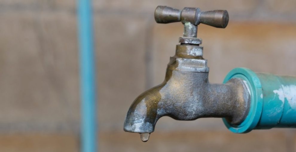 Defensoría del Pueblo logra aplicación del descuento del 20% en servicios de agua para persona adulta mayor en Zudáñez