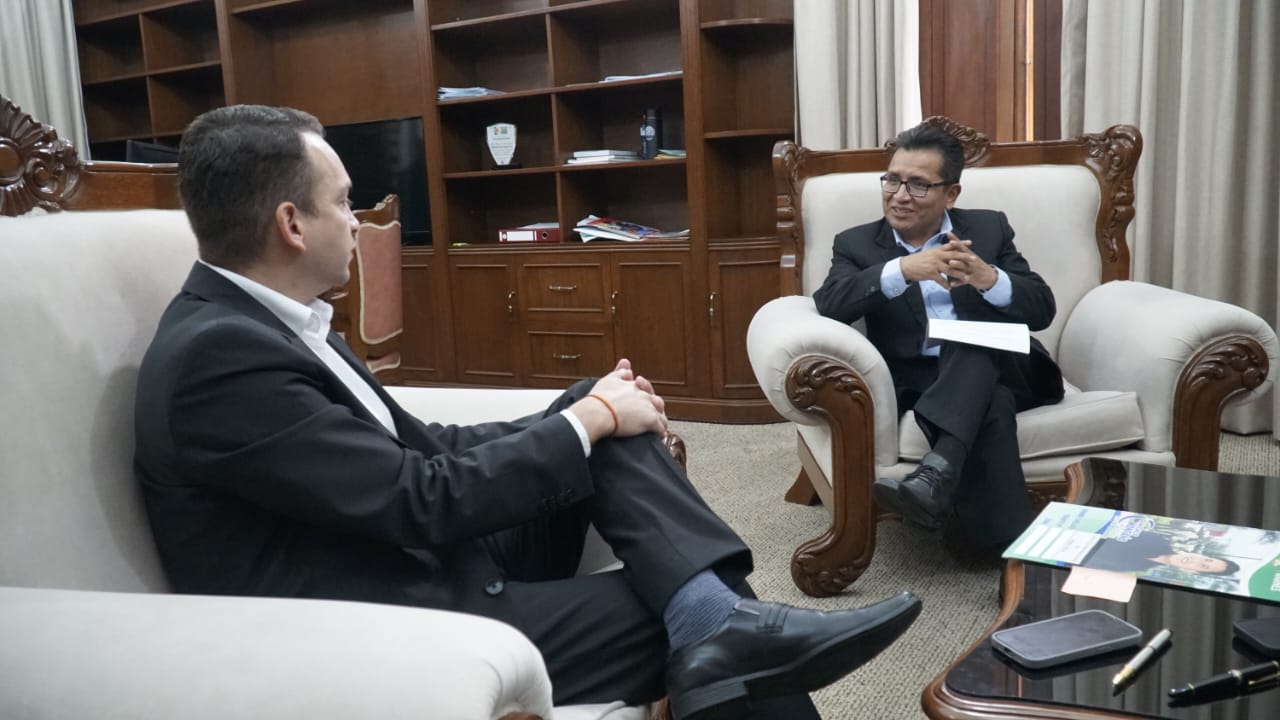 DEFENSOR DEL PUEBLO CUMPLE AGENDA DE TRABAJO EN SUCRE Y SE REÚNE CON NUEVAS AUTORIDADES JUDICIALES