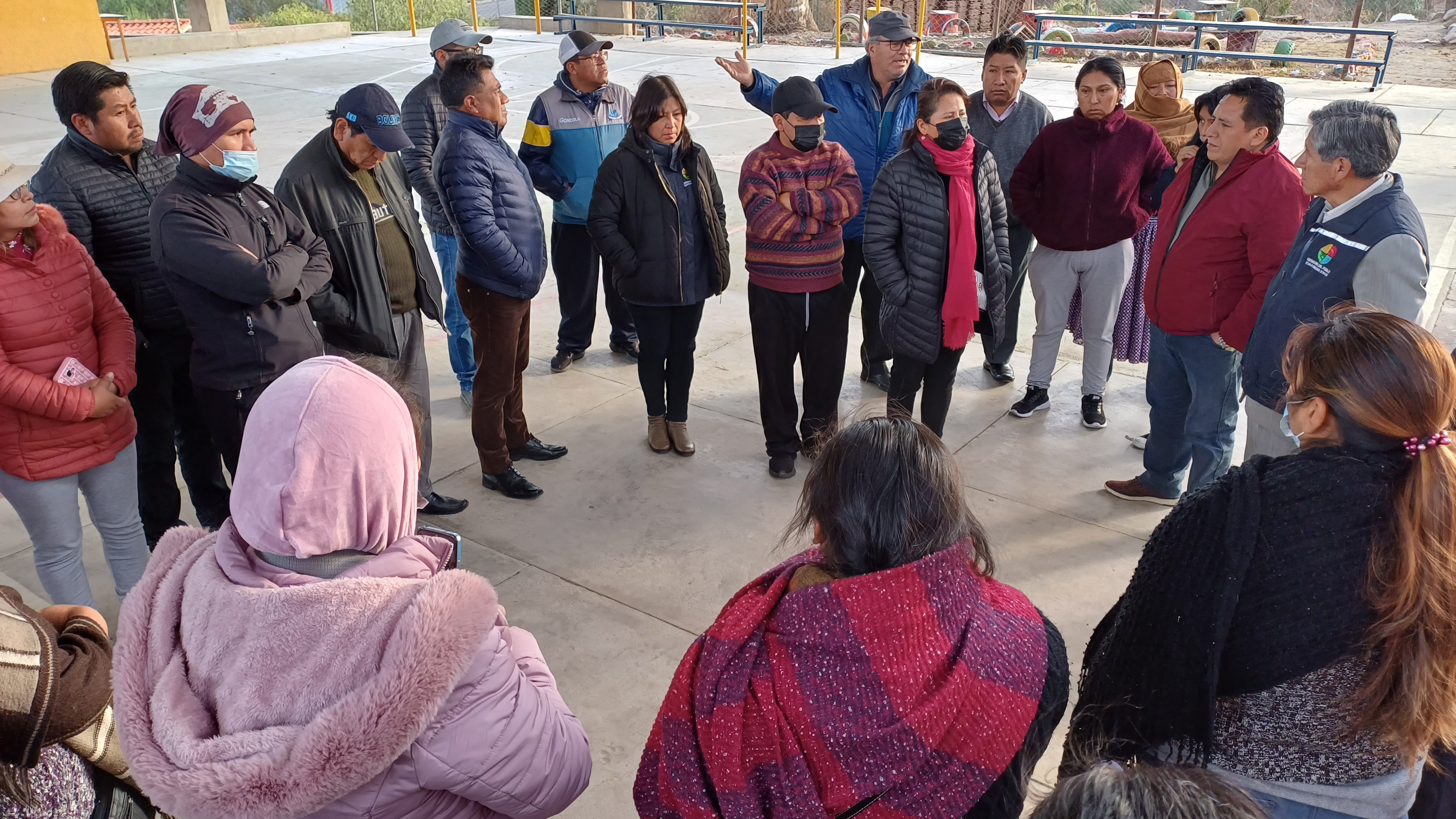 DELEGACIÓN DEFENSORIAL DE LA PAZ ENCAMINA ACCIONES PARA ESCLARECER EL CASO DE LAS ADOLESCENTES AFECTADAS POR SUPUESTA INTOXICACIÓN EN UNA UNIDAD EDUCATIVA DE MALLASA.