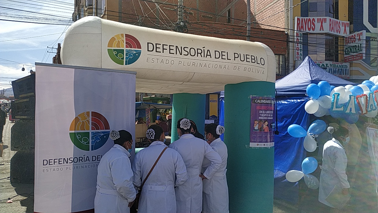 Coordinación Regional de El Alto difunde y promociona servicios defensoriales en feria de salud integral