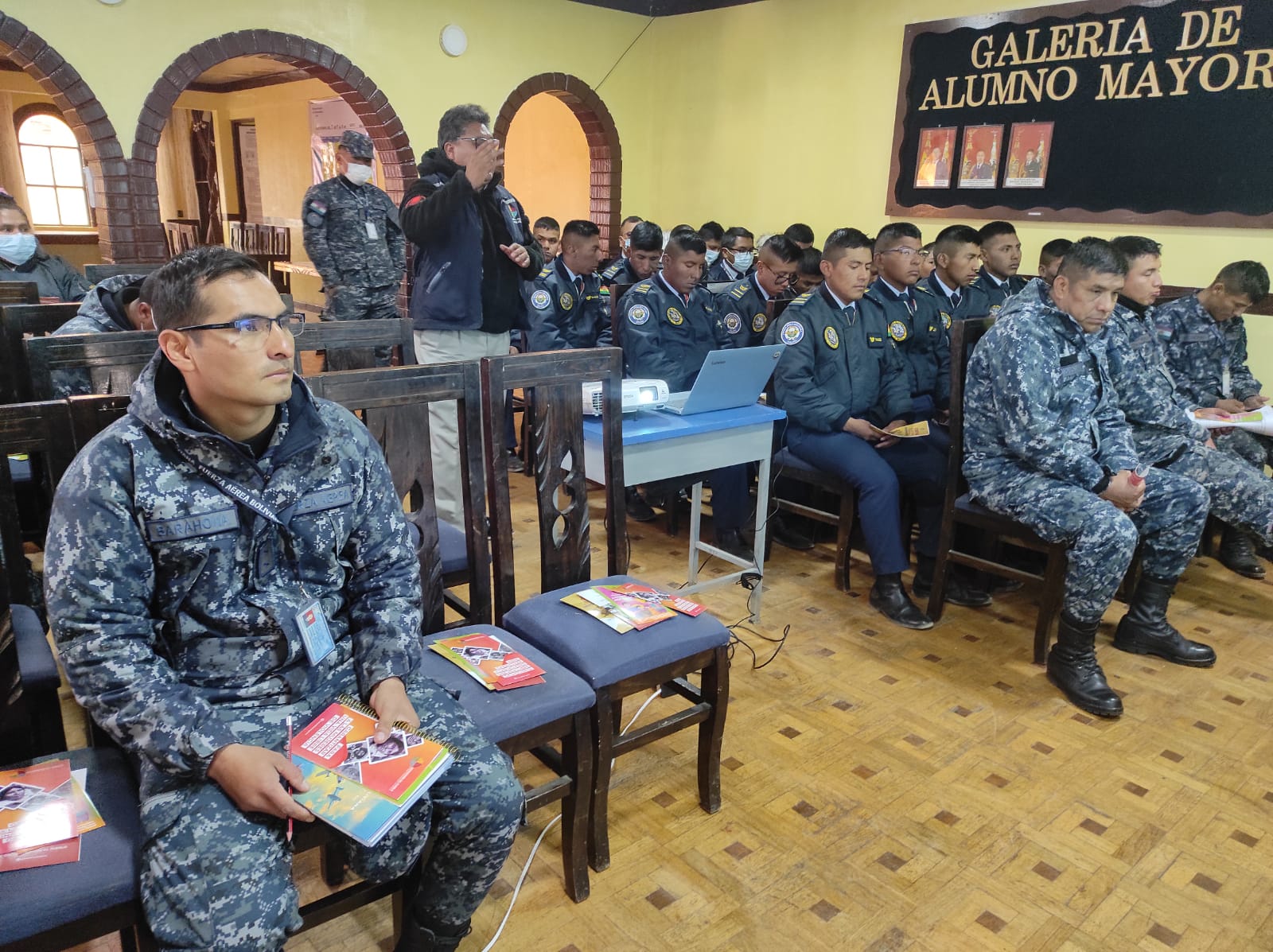 LA INSTITUCIÓN DEFENSORIAL EN ORURO CAPACITÓ SOBRE DERECHOS HUMANOS A INTEGRANTES DE LA ESCUELA MILITAR DE MÚSICA DE LA FUERZA AÉREA BOLIVIANA