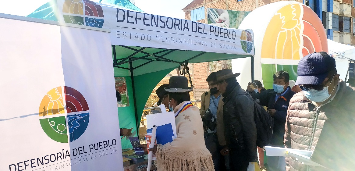 Defensoría del Pueblo participa en feria binacional Bolivia-Perú para prevenir la trata y tráfico de personas en la población fronteriza de Desaguadero