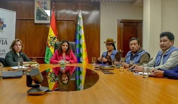 DEFENSORÍA DEL PUEBLO Y MINISTERIO DE SALUD SOSTIENEN REUNIÓN PARA VIABILIZAR ATENCIÓN MÉDICA DE PERSONAS AFECTADAS POR ENFRENTAMIENTOS EN LLALLAGUA