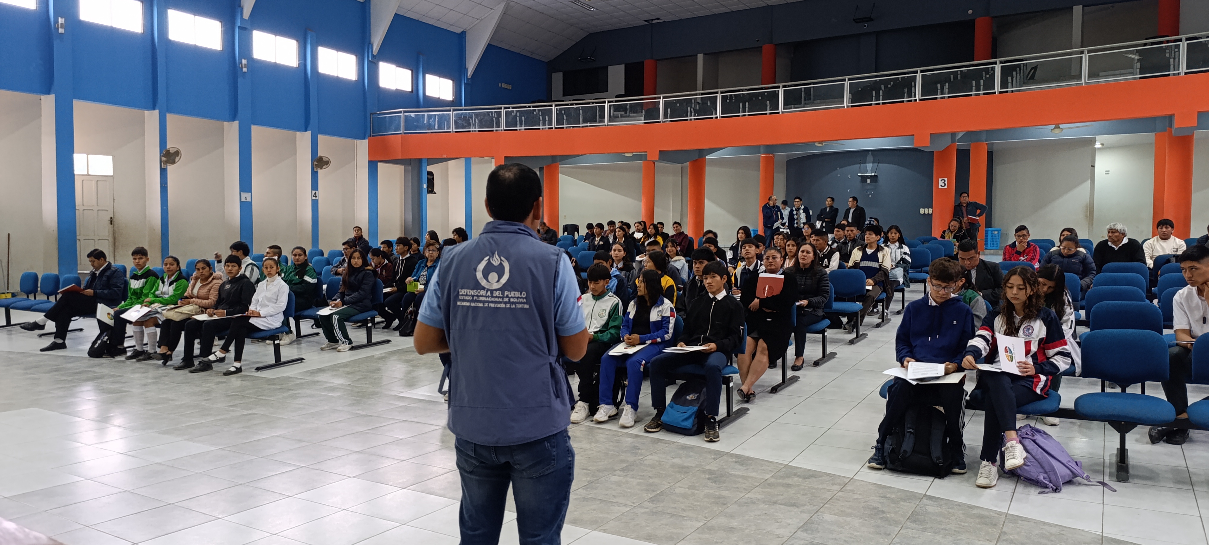 DEFENSORES ESTUDIANTILES DE YACUIBA RECIBEN CAPACITACIÓN PARA PROMOVER DERECHOS HUMANOS Y CONVIVENCIA PACÍFICA EN LAS UNIDADES EDUCATIVAS