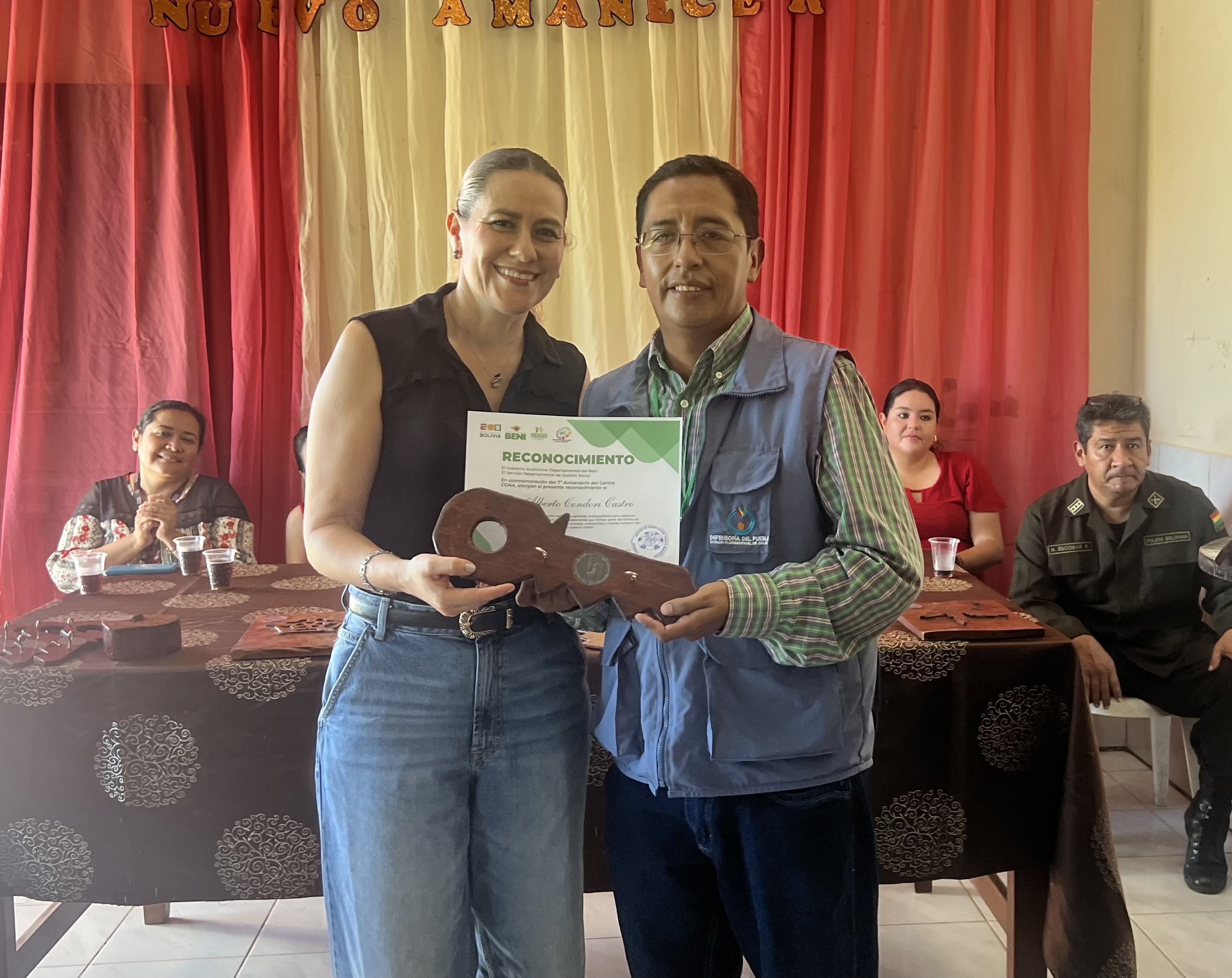 DEFENSORIA DEL PUEBLO RECIBE RECONOCIMIENTO DEL CENTRO DE ORIENTACIÓN NUEVO AMANECER DE TRINIDAD