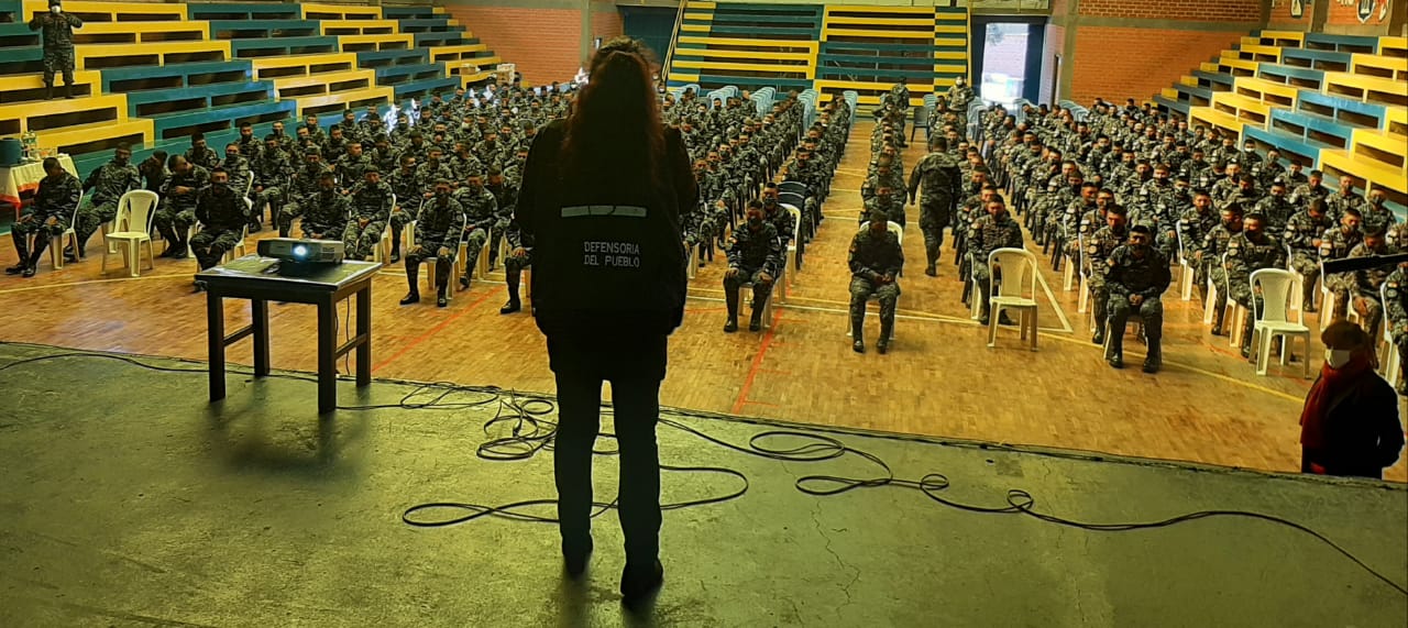 Defensoría capacitó a 360 soldados del Grupo de Artillería y Defensa Antiaérea 91 sobre la Ley 870 y 348 en la ciudad de El Alto