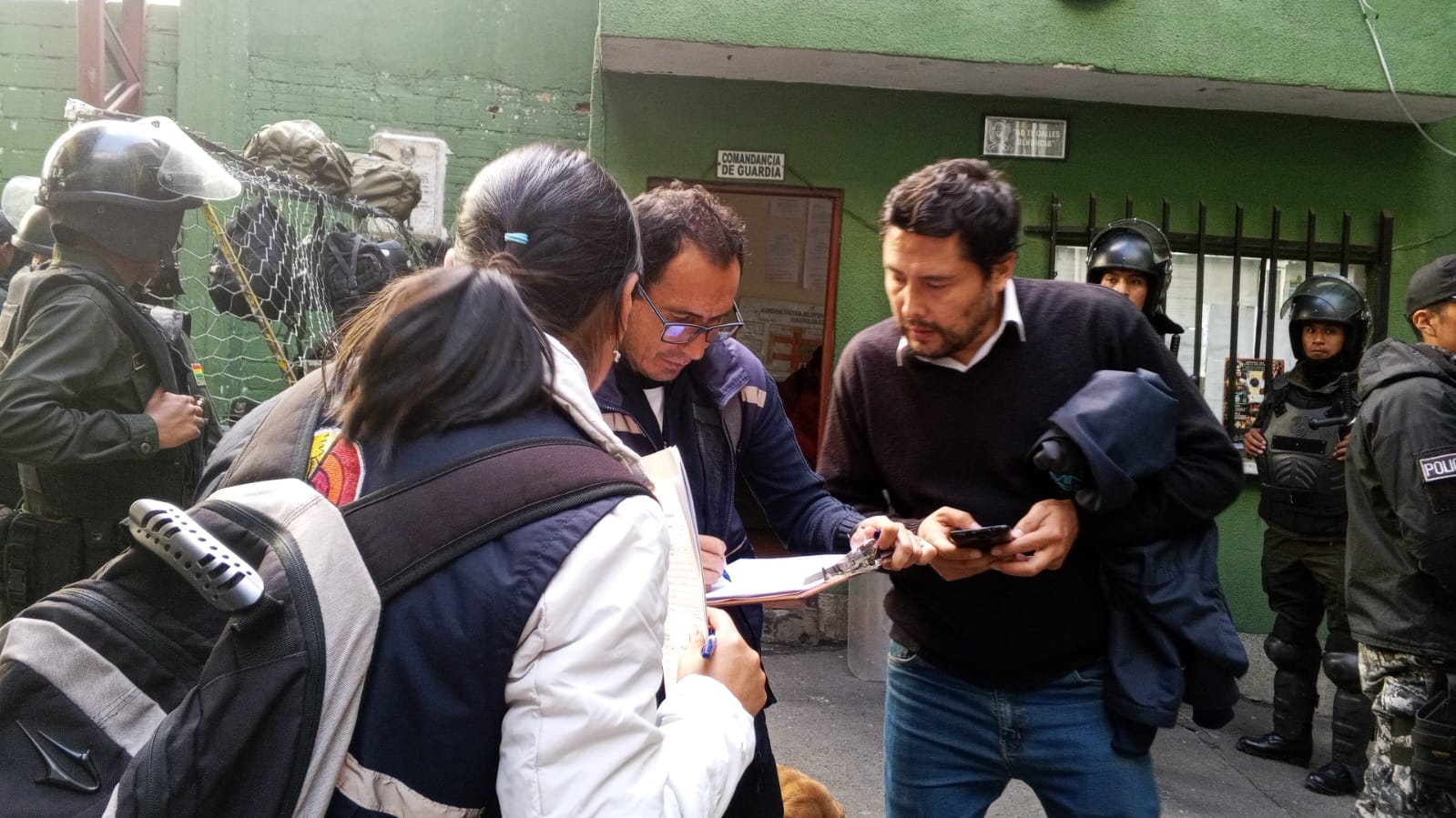 DEFENSORÍA DEL PUEBLO RESGUARDA DERECHOS HUMANOS DE ARRESTADOS EN CONFLICTOS EN LA PAZ