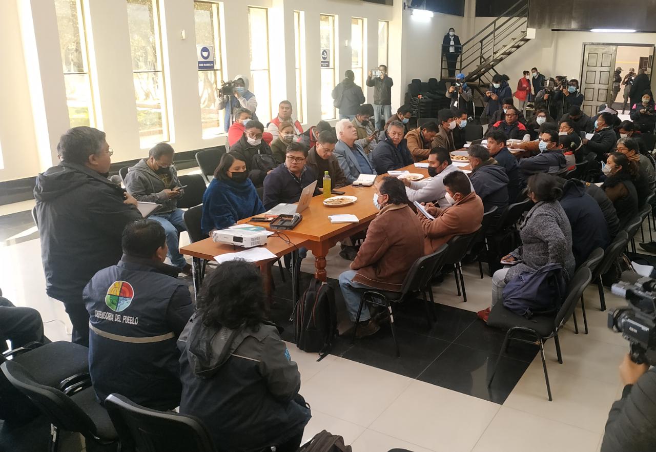 Defensoría del Pueblo impulsa el diálogo entre Juntas Escolares y Alcaldía que se encuentra en un cuarto intermedio