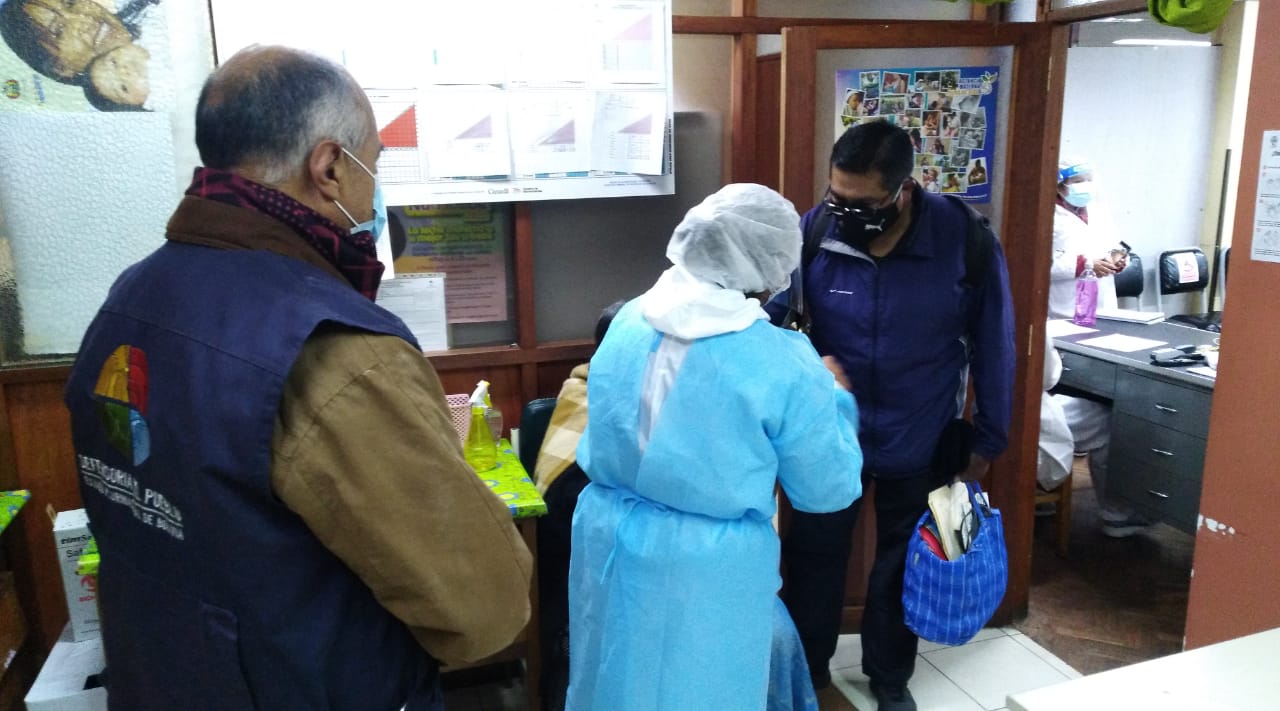 Defensoría del Pueblo realiza verificativos al proceso de vacunación contra el Covid-19 en establecimientos de la Caja Nacional de Salud de El Alto