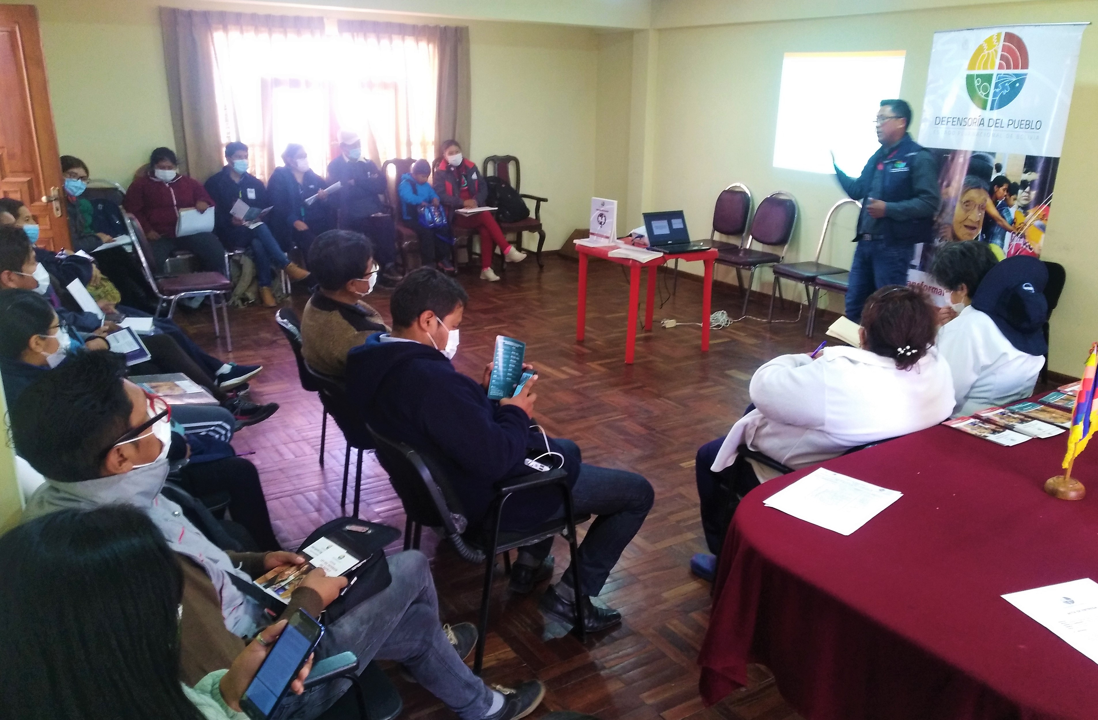 Defensoría del Pueblo socializa informe defensorial sobre la Interrupción Legal de Embarazo en el Municipio Tiahuanacu