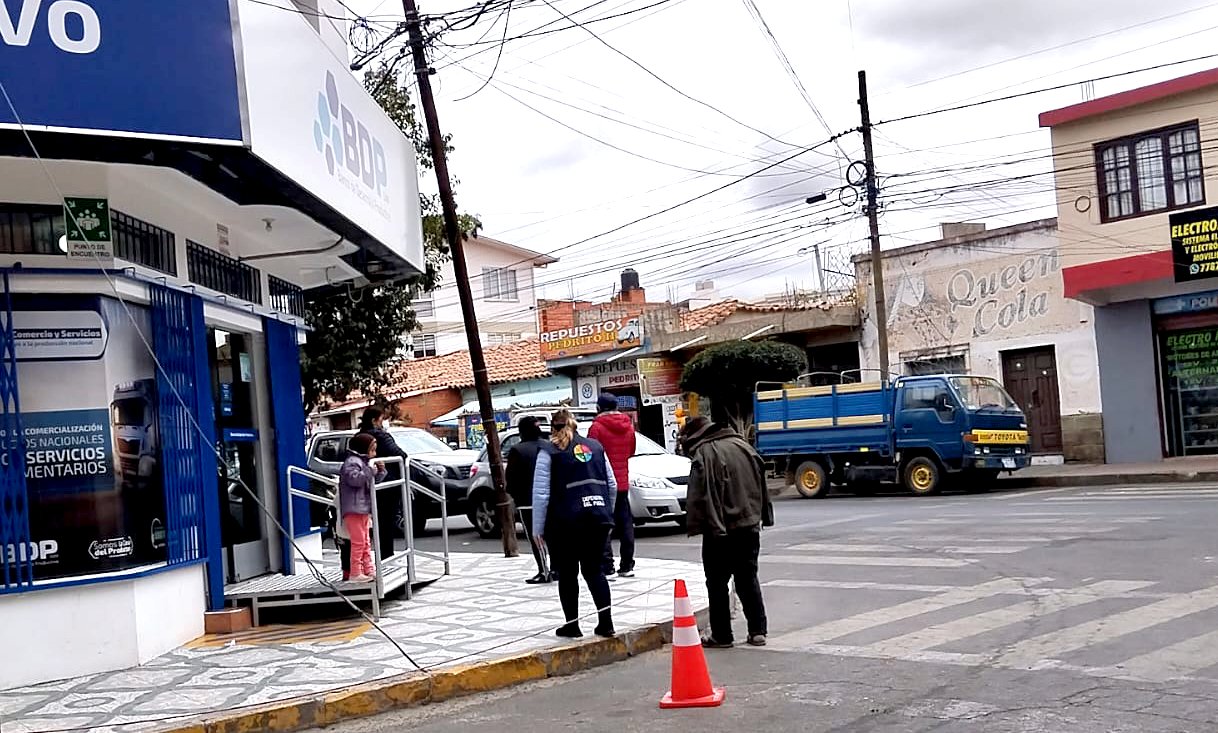 Defensoría del Pueblo canaliza el acceso a información clara y oportuna a una persona adulta mayor sobre el estado de su crédito bancario