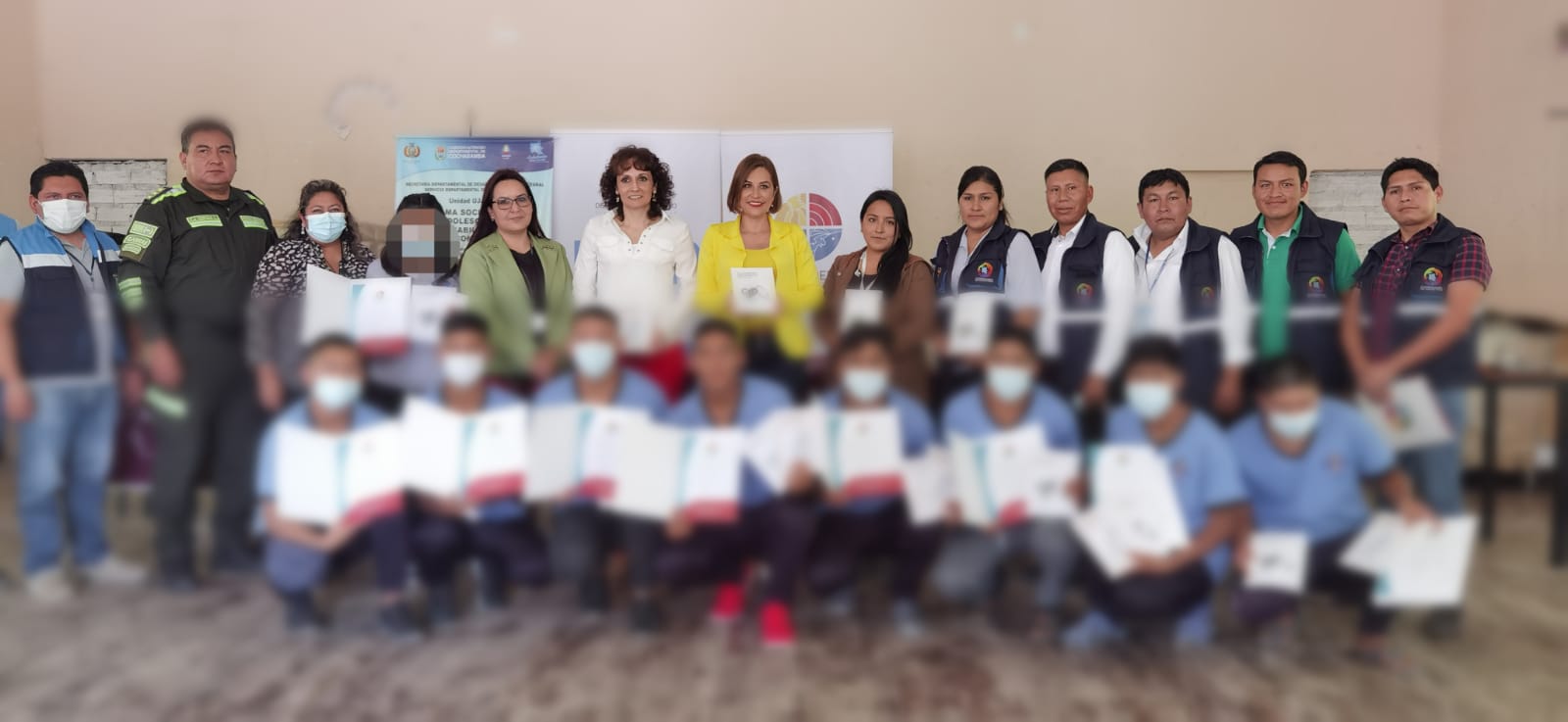 DEFENSORÍA DEL PUEBLO ENTREGA RECONOCIMIENTOS A LOS ADOLESCENTES DEL CENTRO COMETA POR SU PARTICIPACIÓN EN EL PROGRAMA REESCRIBIÉNDONOS