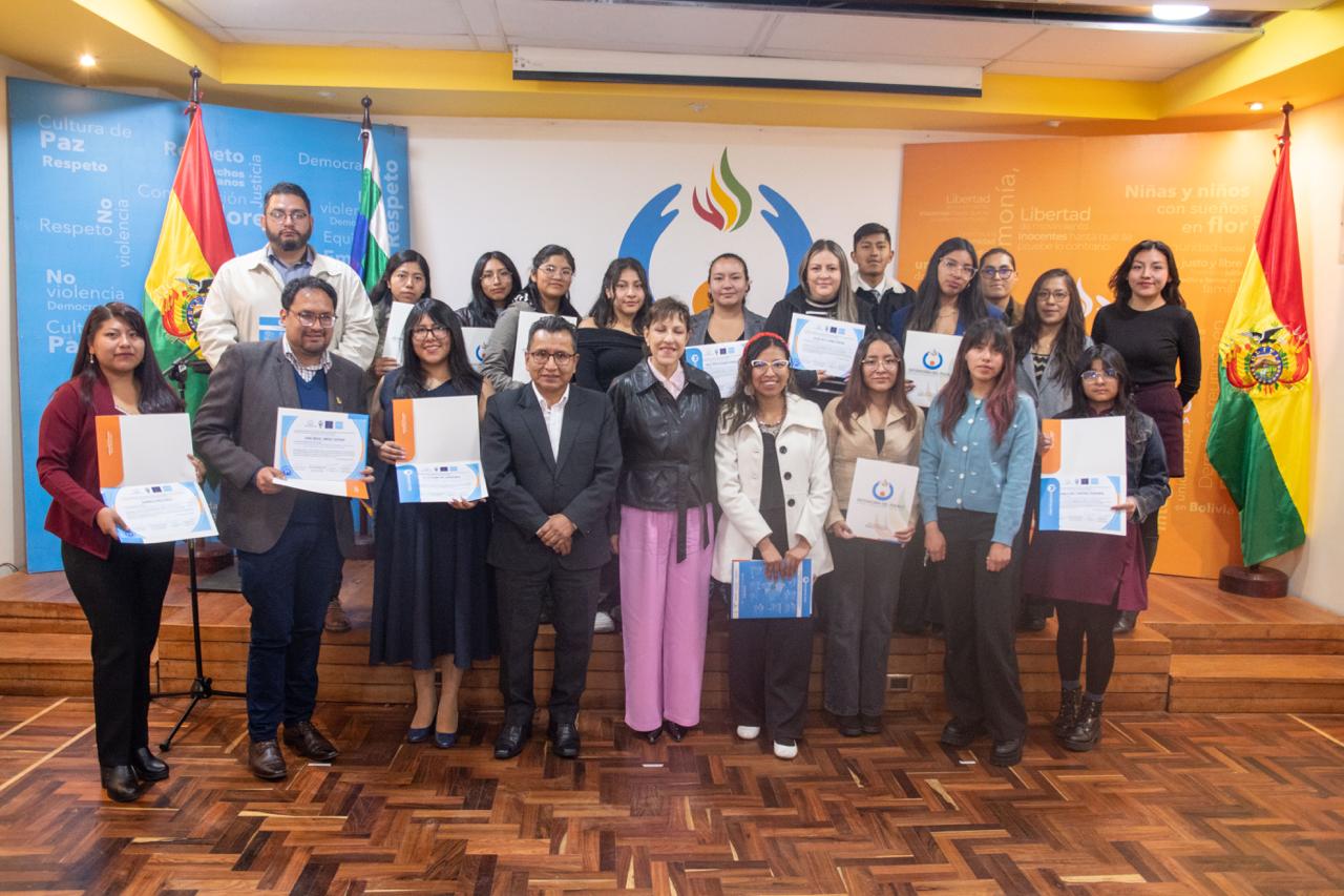 Defensoría del Pueblo certifica a primeros formadores en derechos humanos en el ámbito universitario
