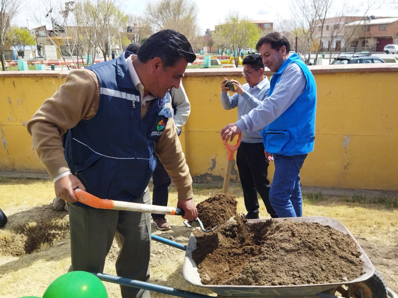 EN ORURO, DEFENSORÍA DEL PUEBLO INICIA LA CONMEMORACIÓN DE LOS 75 AÑOS DE LA DECLARACIÓN UNIVERSAL DE LOS DERECHOS HUMANOS CON LA PLANTACIÓN DE ARBOLITOS EN ALDEAS INFANTILES SOS