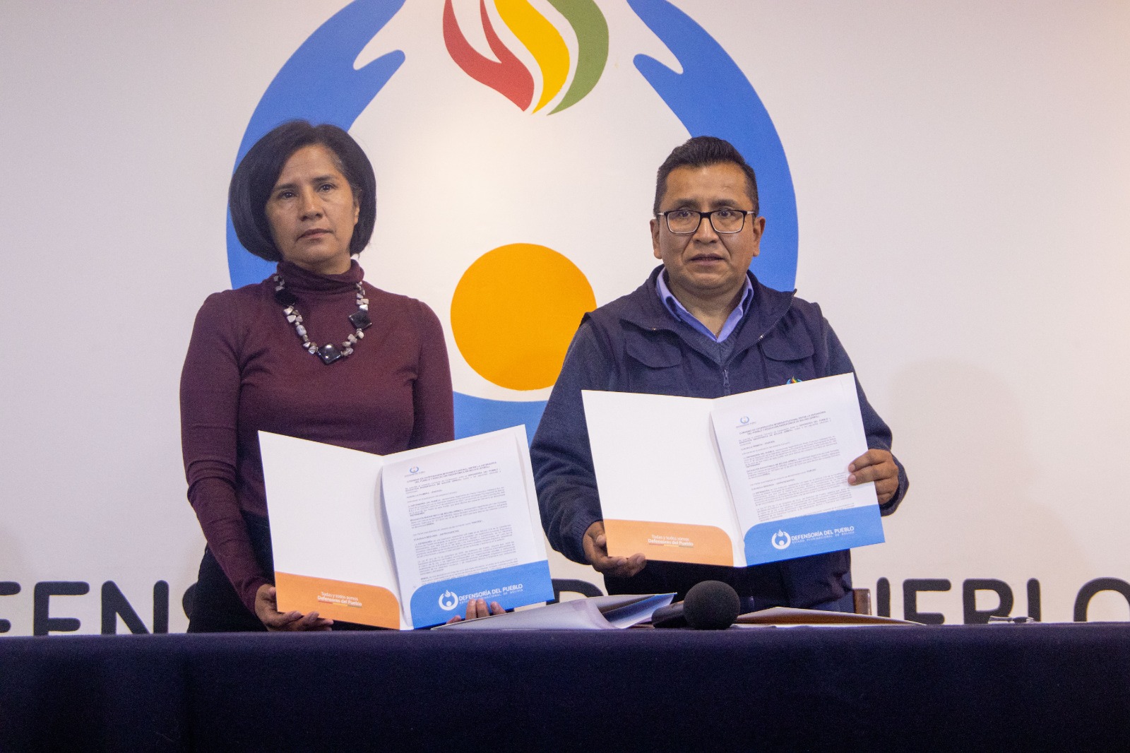DEFENSORÍA DEL PUEBLO Y ERBOL SELLAN ACUERDO QUE IMPULSARÁ FORMACIÓN DE COMUNICADORES Y PERIODISTAS EN DD.HH.
