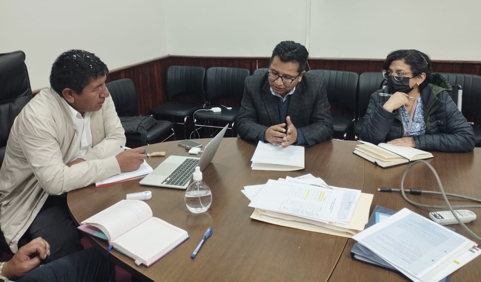 Defensor del Pueblo presenta a Gobernador de Potosí las problemáticas que poblaciones atraviesan en el ejercicio de sus derechos