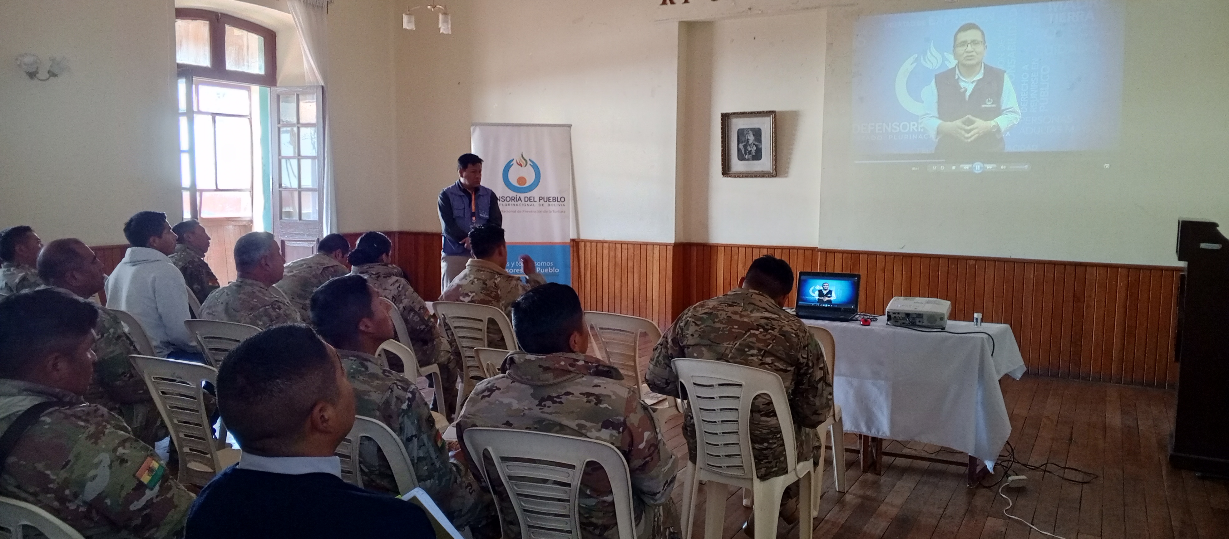 DEFENSORÍA DEL PUEBLO INICIA CICLO DE CAPACITACIONES EN DERECHOS HUMANOS DIRIGIDO A PERSONAL POLICIAL Y MILITAR EN POTOSÍ