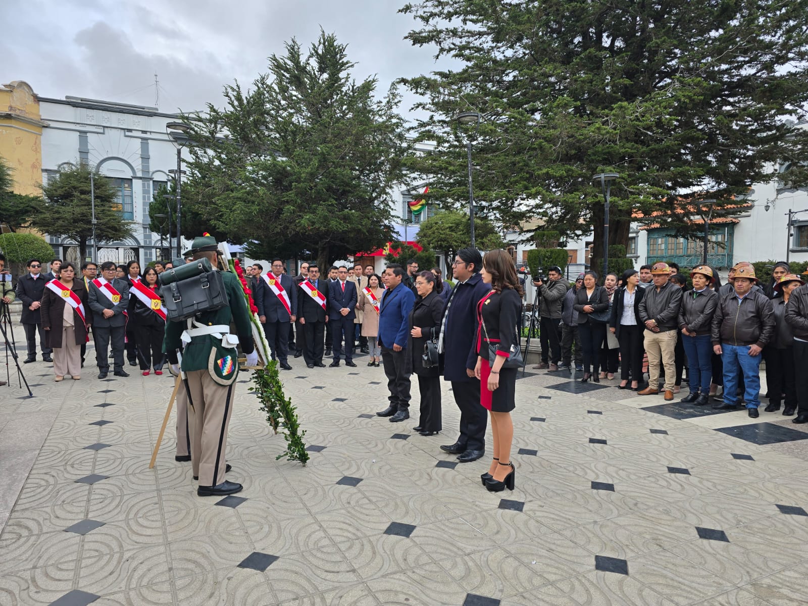 DEFENSORÍA DEL PUEBLO RINDE HOMENAJE AL NACIMIENTO DE LA CIUDAD DE POTOSÍ
