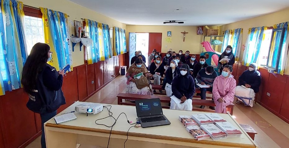 Defensoría del Pueblo promociona los Derechos Humanos al personal y voluntarios del Hogar María Reyna de La Paz en la ciudad de El Alto