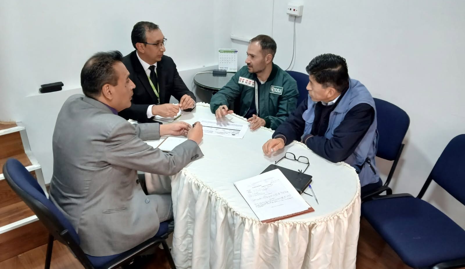 Defensoría del Pueblo promueve punto de atención para validación de Ciudadanía Digital y acceso a gasolina en bidones en Chuquisaca
