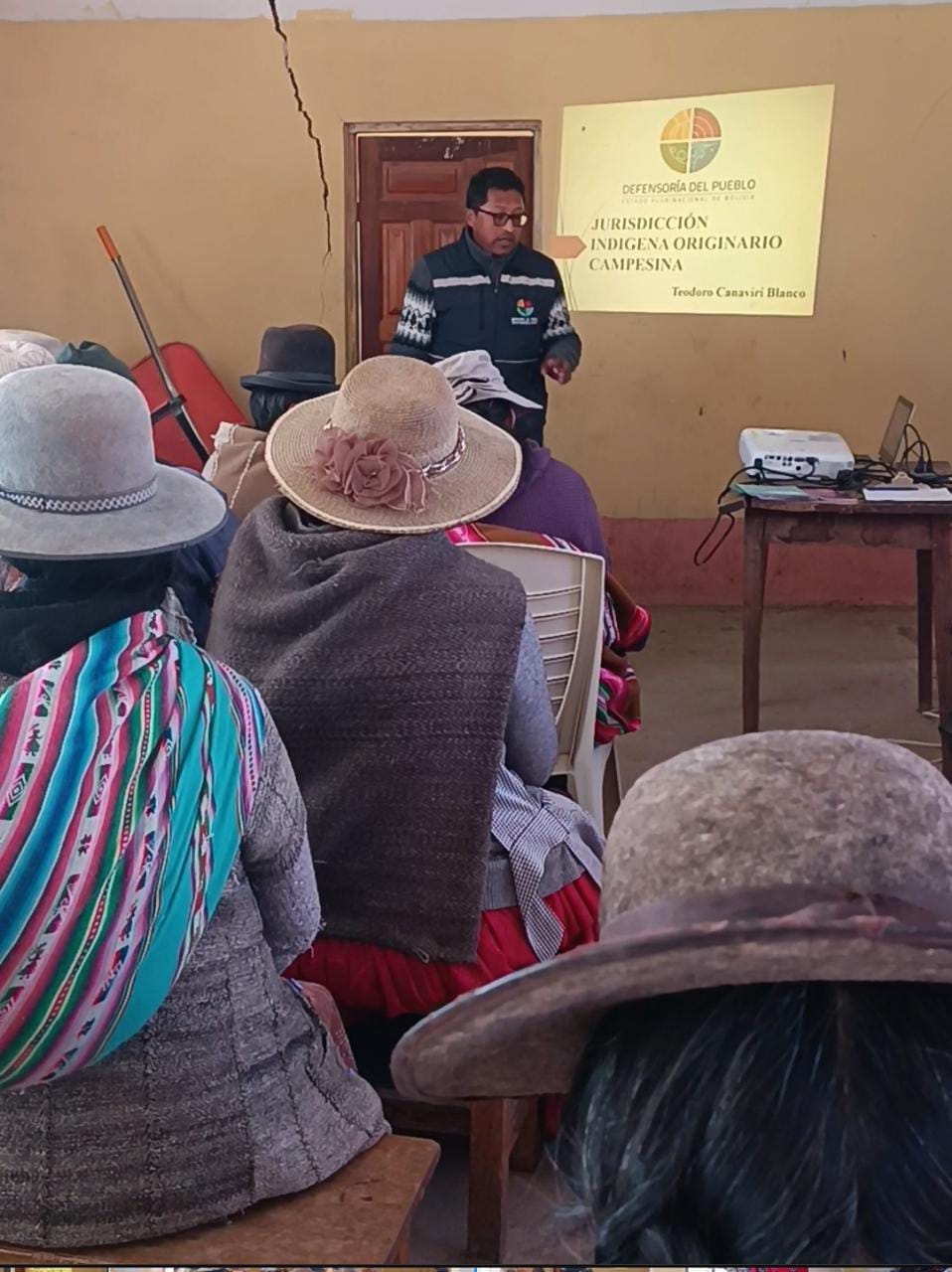 La Defensoría del Pueblo, socializó la Ley 870 y Deslinde Jurisdiccional a la comunidad Jerusalén del municipio de San Andrés de Machaca.