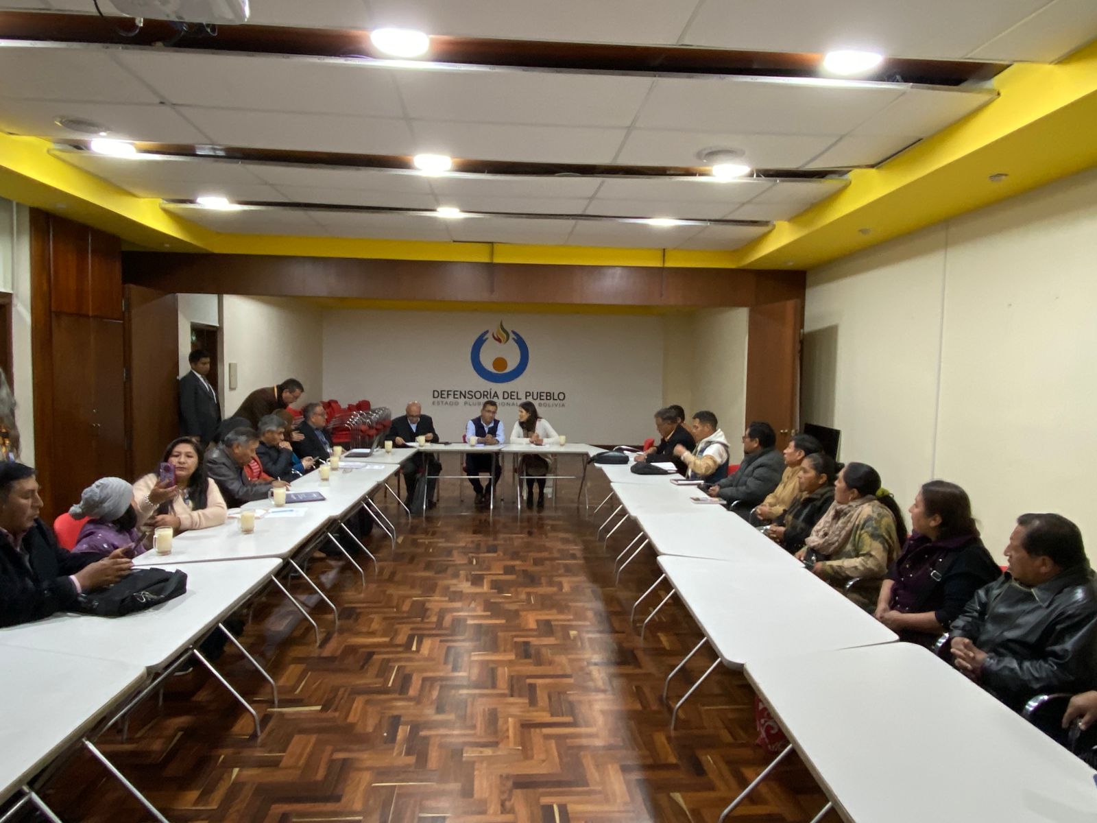 DEFENSORÍA DEL PUEBLO VIABILIZA ACUERDO ENTRE EL MINISTERIO DE EDUCACIÓN Y EL SECTOR DE ARTISTAS EN ENTRETENIMIENTO INFANTIL