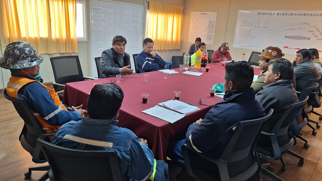 ORURO, DEFENSORÍA DEL PUEBLO PROPICIA DIÁLOGO EN EL CONFLICTO DE LA DOBLE VÍA ORURO – CHALLAPATA TRAMO I.