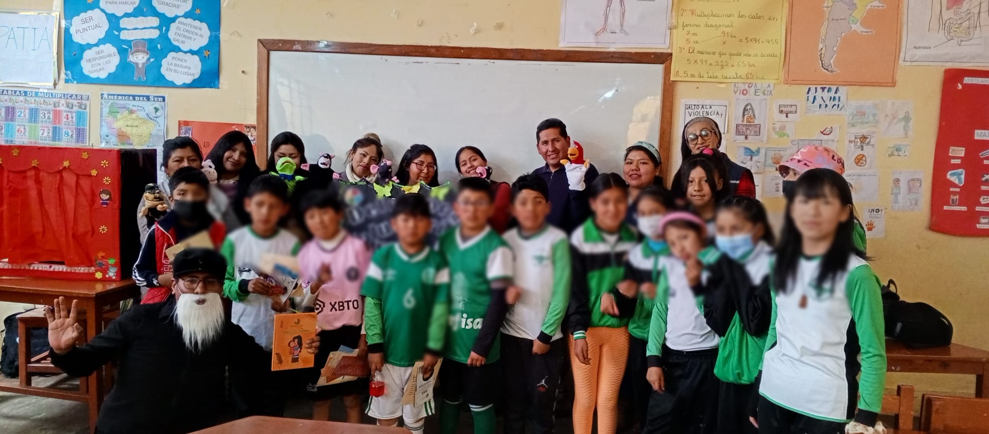 DEFENSORAS Y DEFENSORES VOLUNTARIOS REPLICAN SUS CONOCIMIENTOS EN DD.HH. CON NIÑAS Y NIÑOS DE LA U.E. JUVENAL MARIACA