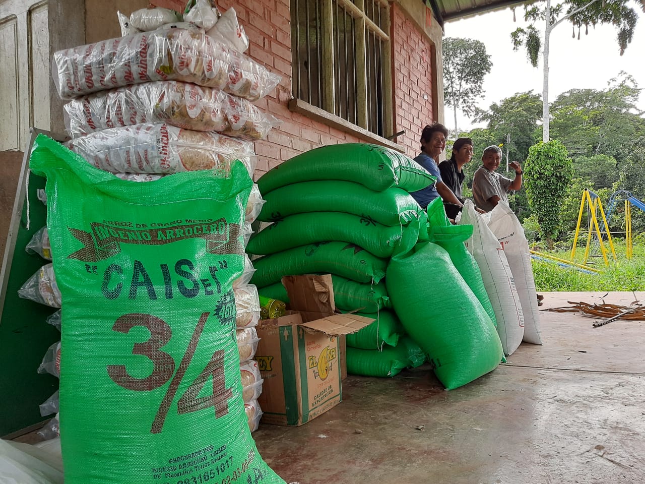 Defensoría del Pueblo entrega ayuda solidaria a poblaciones y grupos que enfrentan carencias durante la cuarentena