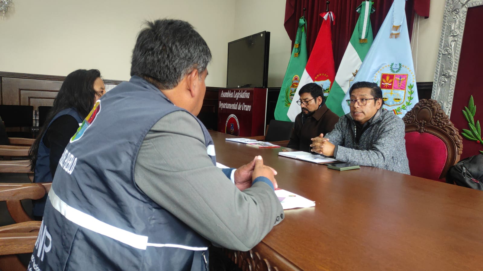 EN ORURO, DEFENSORÍA DEL PUEBLO Y ASAMBLEA LEGISLATIVA DEPARTAMENTAL ACUERDAN ACTUALIZACIÓN DE NORMAS INTERNAS SOBRE EL ACOSO Y VIOLENCIA POLÍTICA HACIA LAS MUJERES.