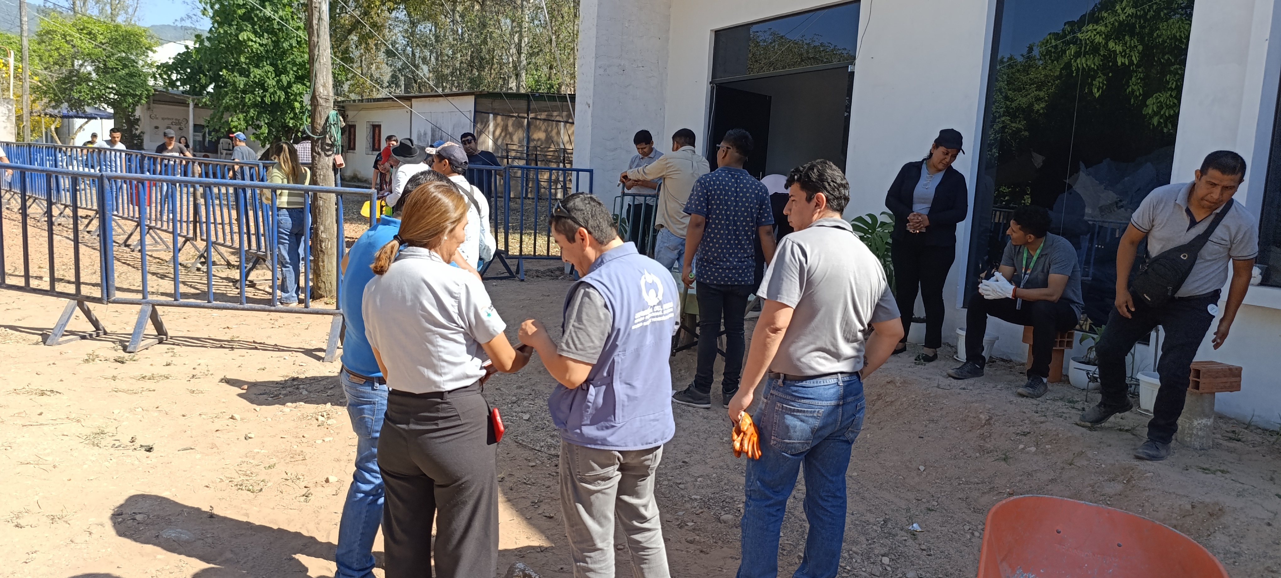 DEFENSORÍA DEL PUEBLO VERIFICA SEGUNDA ENTREGA DE CANASTAS ALIMENTARIAS A ADULTOS MAYORES EN YACUIBA