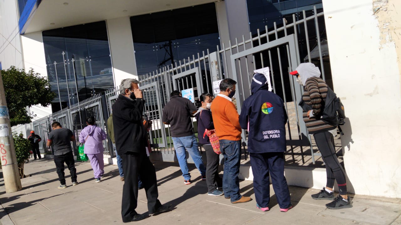 Defensoría del Pueblo exige a ELAPAS atención urgente por múltiples denuncias de aumento excesivo en el consumo de agua