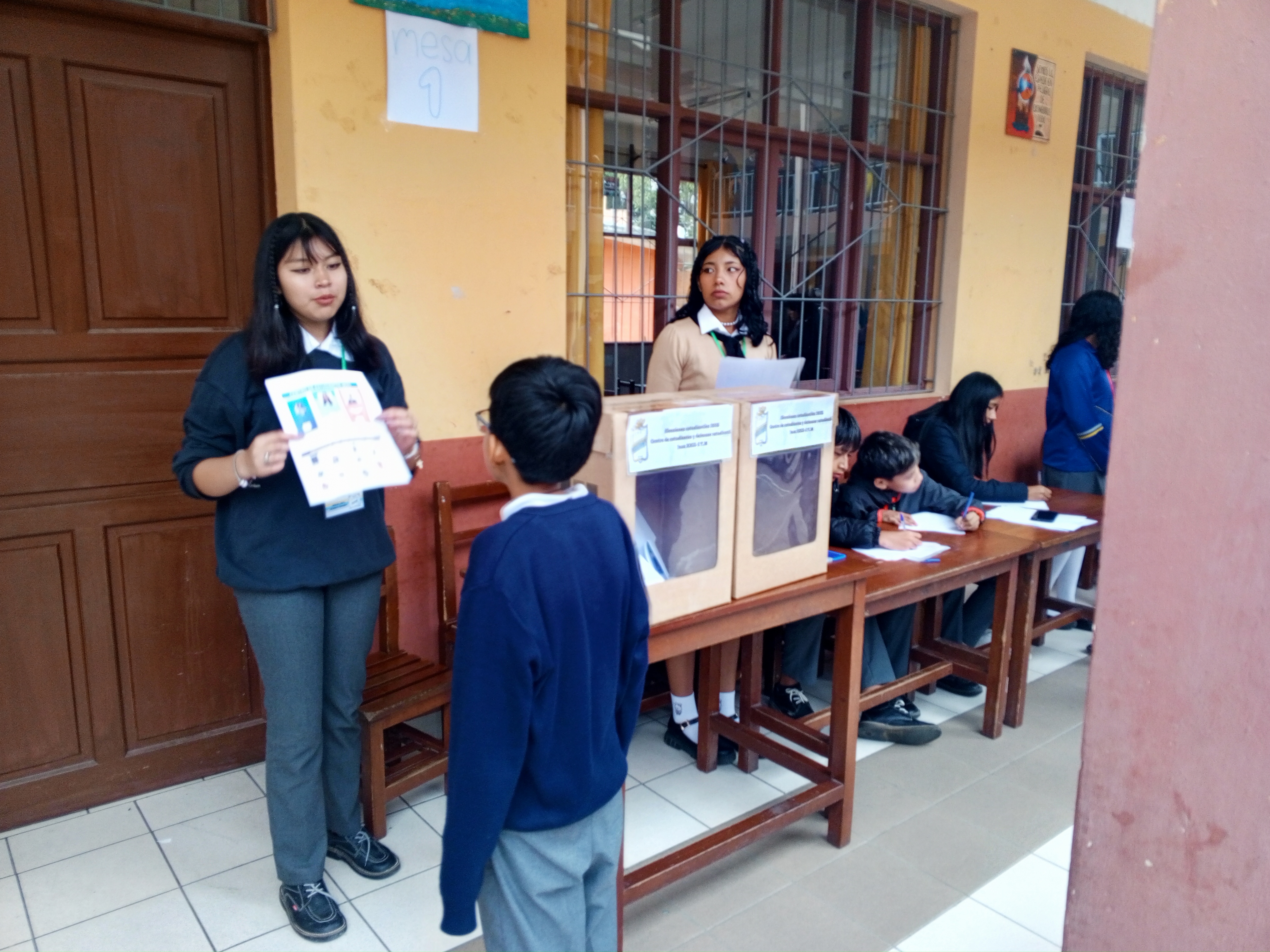 DEFENSORÍA DEL PUEBLO EN TARIJA MONITOREA ELECCIONES DE DEFENSORAS Y DEFENSORES ESTUDIANTILES EN TRES MUNICIPIOS DEL DEPARTAMENTO