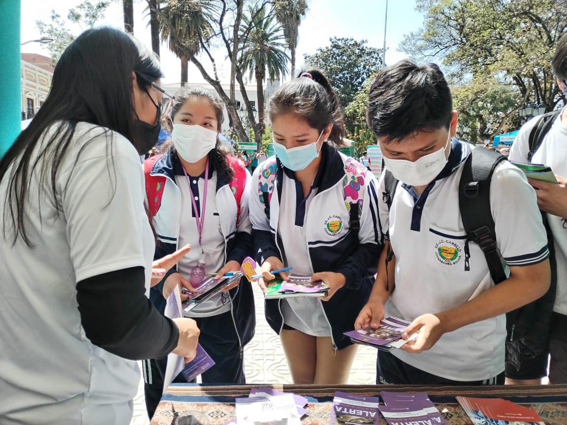 LA DEFENSORÍA DEL PUEBLO SOCIALIZA DERECHOS HUMANOS Y LA PREVENCIÓN DE LA TRATA Y TRÁFICO DE PERSONAS EN COCHABAMBA