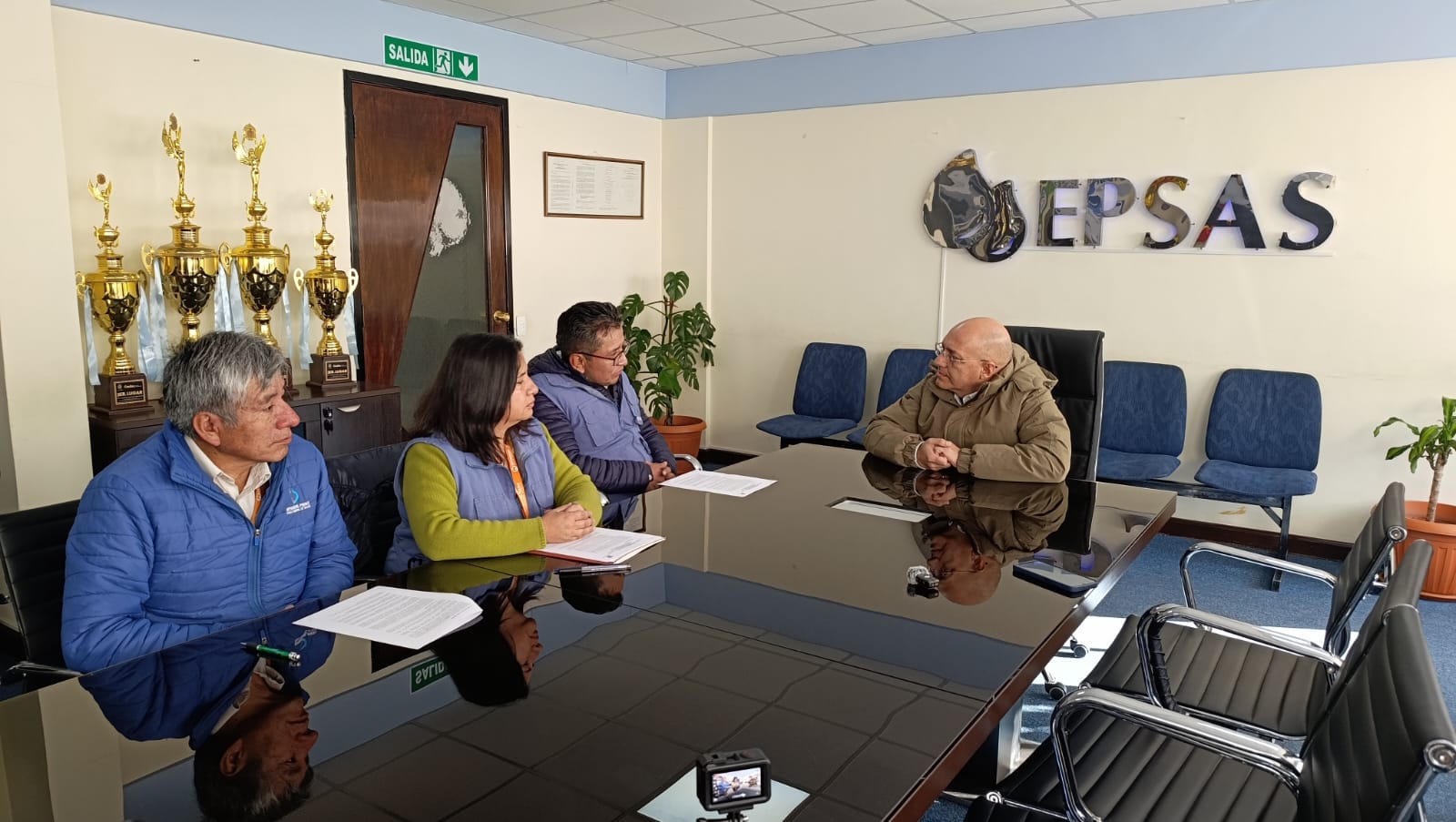 Defensoría del Pueblo y EPSAS coordinan acciones para fortalecer la protección de los derechos de la población y la calidad del servicio de agua potable