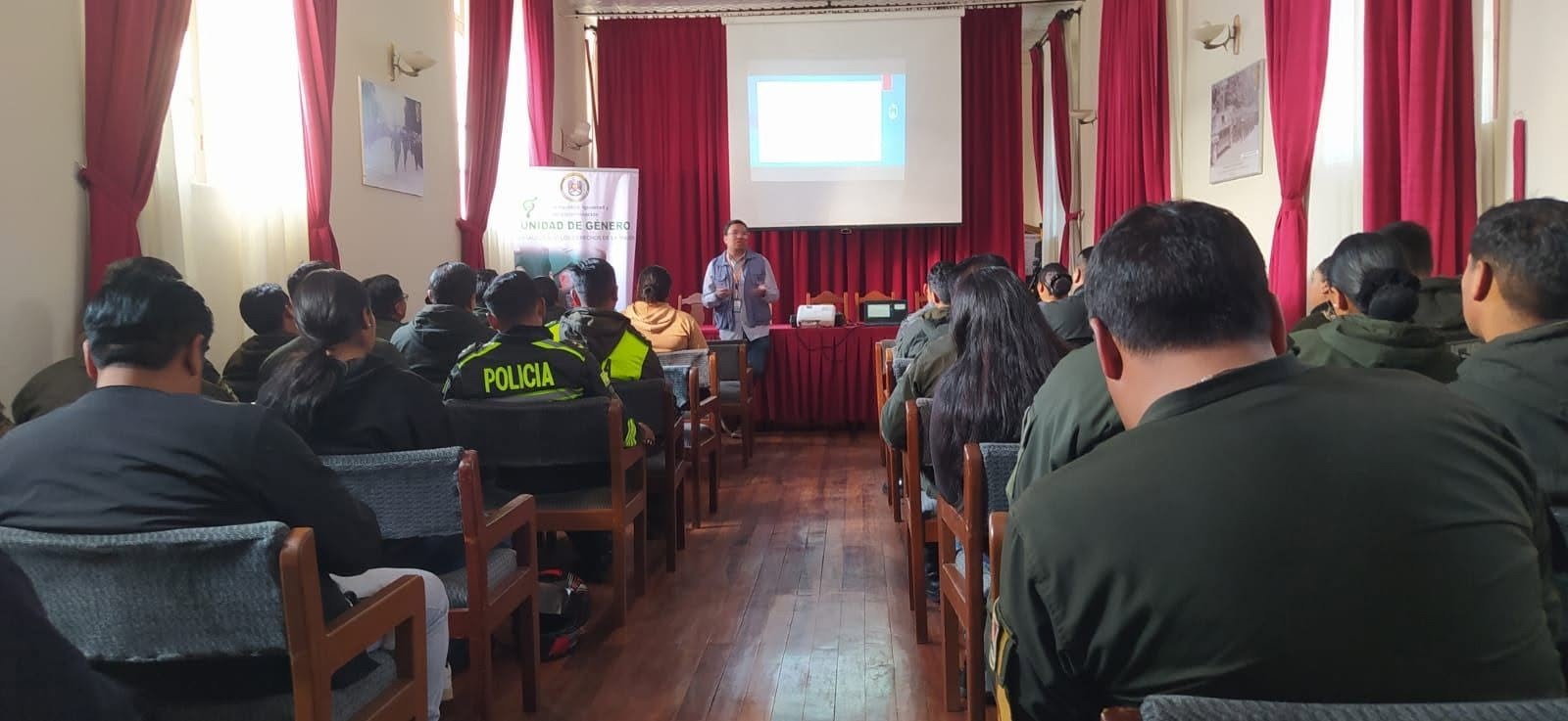 Defensoría del Pueblo fortalece capacidades de 103 servidoras y servidores policiales en derechos humanos, igualdad y comunicación inclusiva