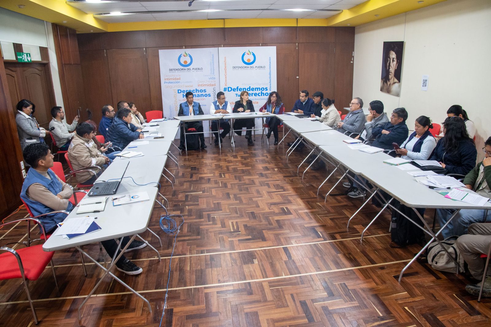 DEFENSORÍA DEL PUEBLO VIABILIZA ACUERDO ENTRE YPFB, ANH Y DISTRIBUIDORES DE GLP PARA REGULARIZAR DISTRIBUCIÓN