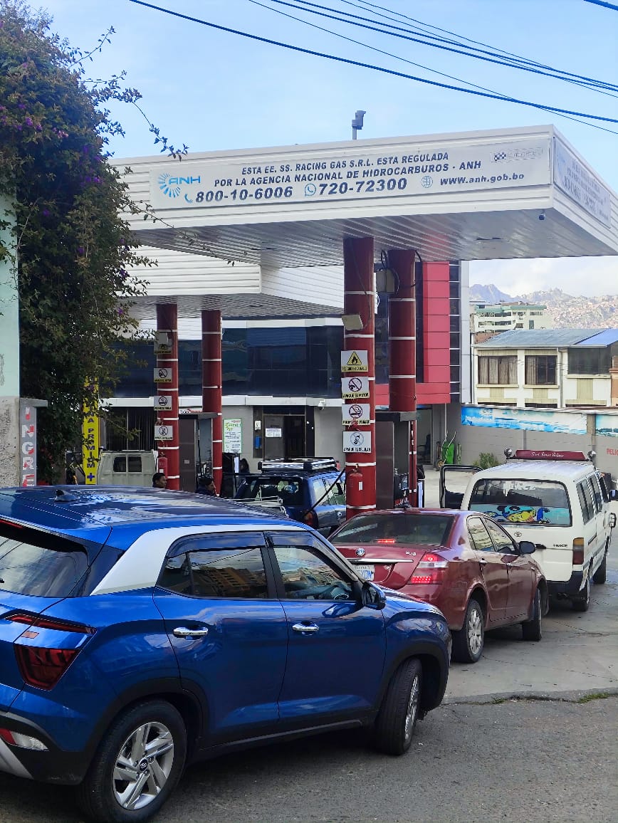 VERIFICATIVO A SURTIDORES: DEFENSORÍA DEL PUEBLO ADVIERTE QUE, A PESAR DE LAS MEDIDAS DEL GOBIERNO, VENTA DE DIÉSEL Y GASOLINA AÚN ES LIMITADA