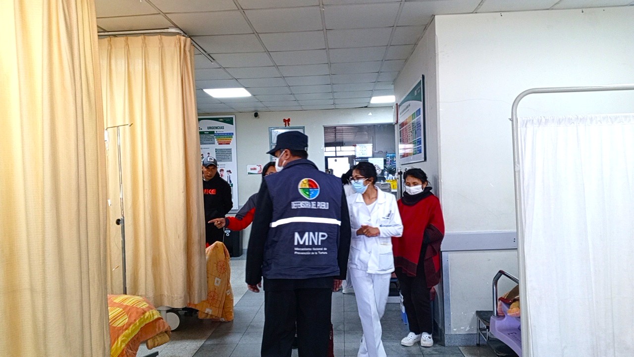 EL ALTO: DEFENSORÍA DEL PUEBLO GESTIONA ATENCIÓN MÉDICA PARA MADRES DE FAMILIA AFECTADAS POR CAIDA DE MURO EN UN ESTABLECIMIENTO EDUCATIVO