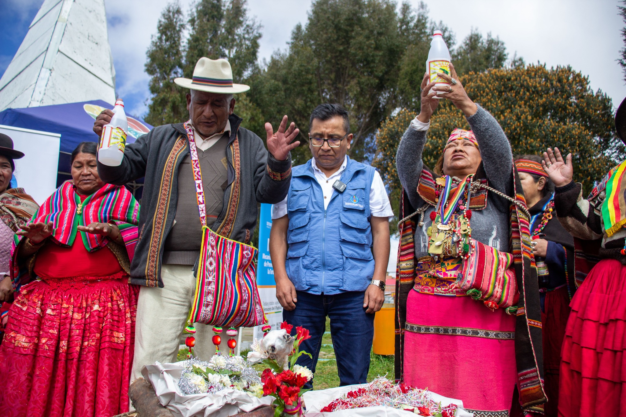 DEFENSOR DEL PUEBLO Y LÍDERES ESPIRITUALES IMPULSAN ENCUENTRO POR LA CONVIVENCIA PACÍFICA CON LA MADRE TIERRA EN EL AÑO DEL BICENTENARIO