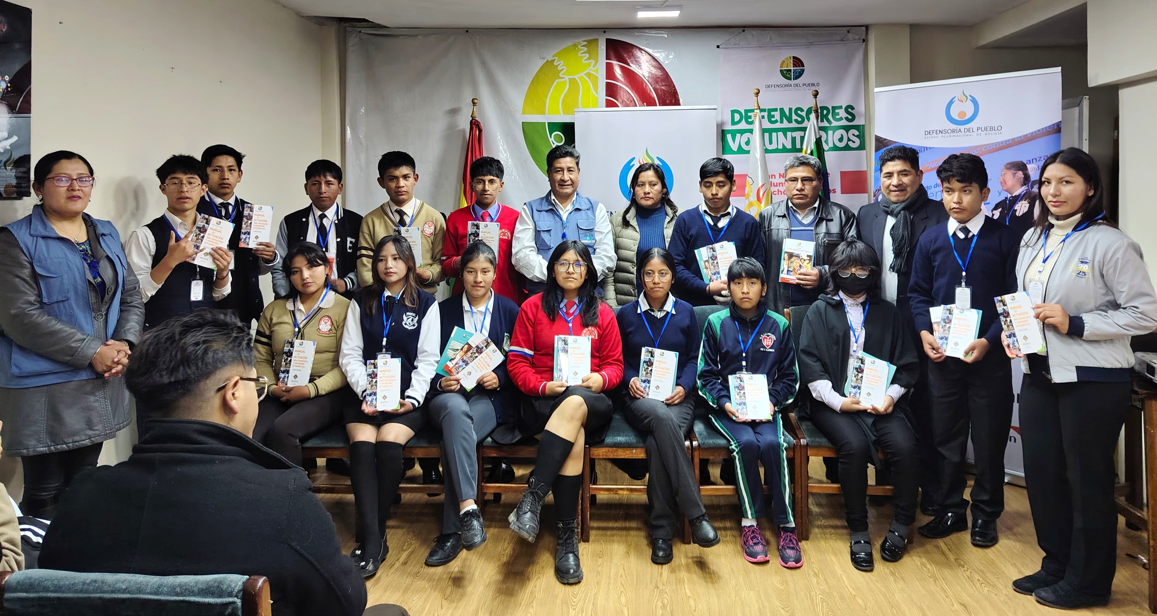 EL ALTO:  DEFENSORÍA DEL PUEBLO ACREDITA  A 17 DEFENSORAS Y DEFENSORES ESTUDIANTILES QUE VELARÁN POR EL RESPETO DE LOS DD. HH. DE NNAS EN SUS UNIDADES EDUCATIVAS