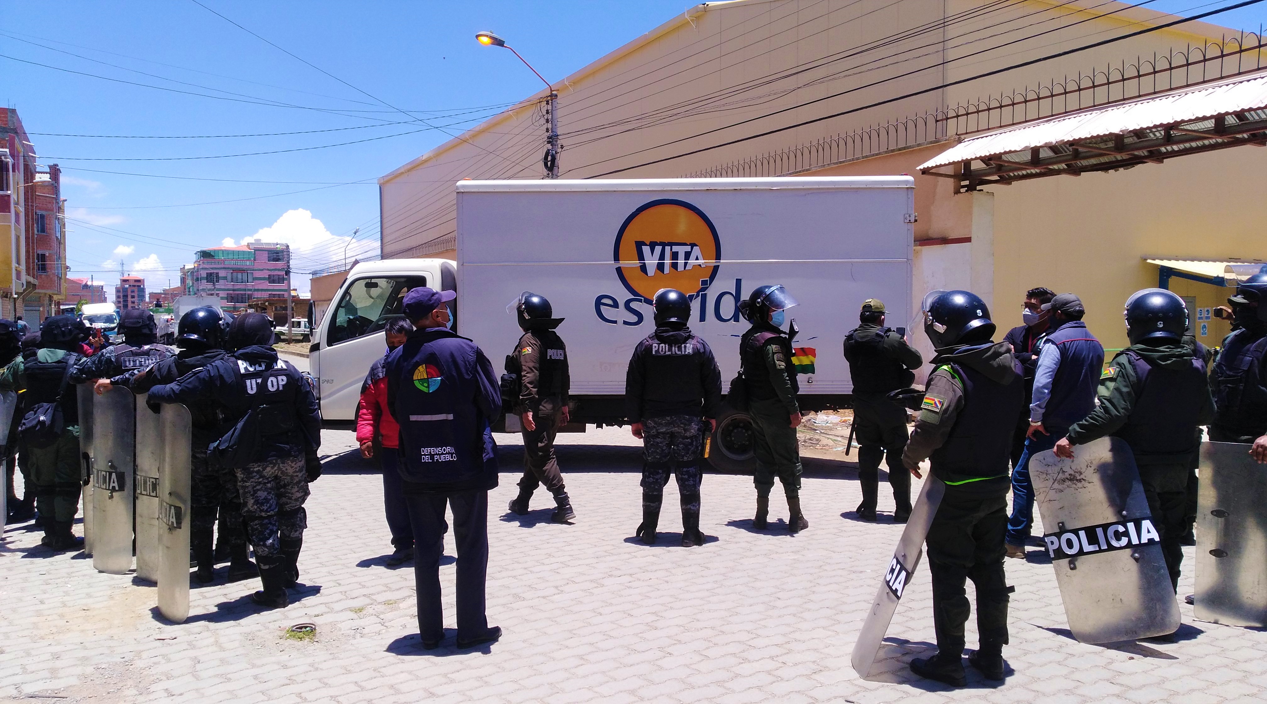 Mediación de la Defensoría del Pueblo logra salida de medicamentos de Laboratorios VITA