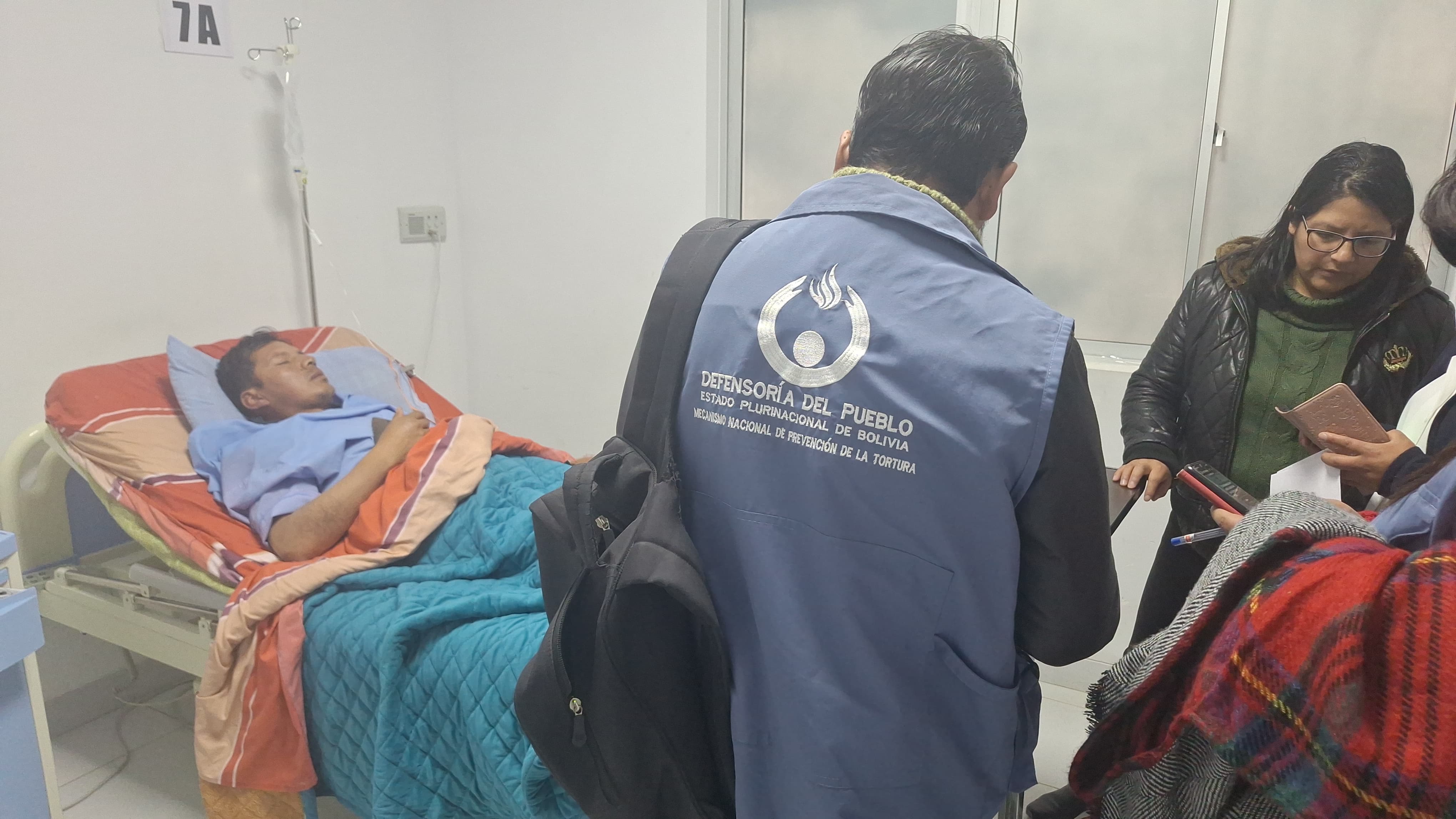 DEFENSORÍA DEL PUEBLO EN ORURO VERIFICA AGRESIÓN A BRIGADA MÉDICA Y CONSTATA ESTADO DE SALUD DEL PERSONAL AFECTADO