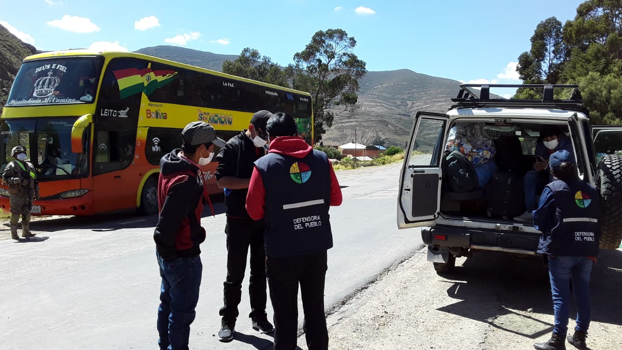 DEFENSORÍA DEL PUEBLO BRINDÓ AYUDA HUMANITARIA Y GESTIONA TRANSPORTE PARA CONNACIONAL QUE ARRIBÓ A POTOSÍ DE PISIGA