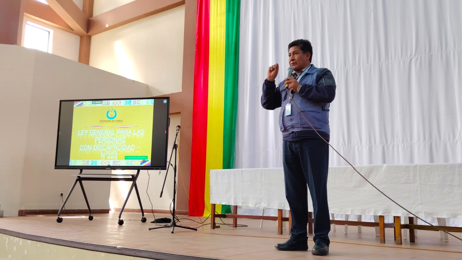 DEFENSORÍA DEL PUEBLO Y ASOCIACIÓN JACH'A URU FORTALECEN LA EDUCACIÓN INCLUSIVA Y LA PROTECCIÓN DE LOS DD.HH. DE ESTUDIANTES CON DISCAPACIDAD EN TALLER CON MAESTRAS Y MAESTROS DE EL ALTO