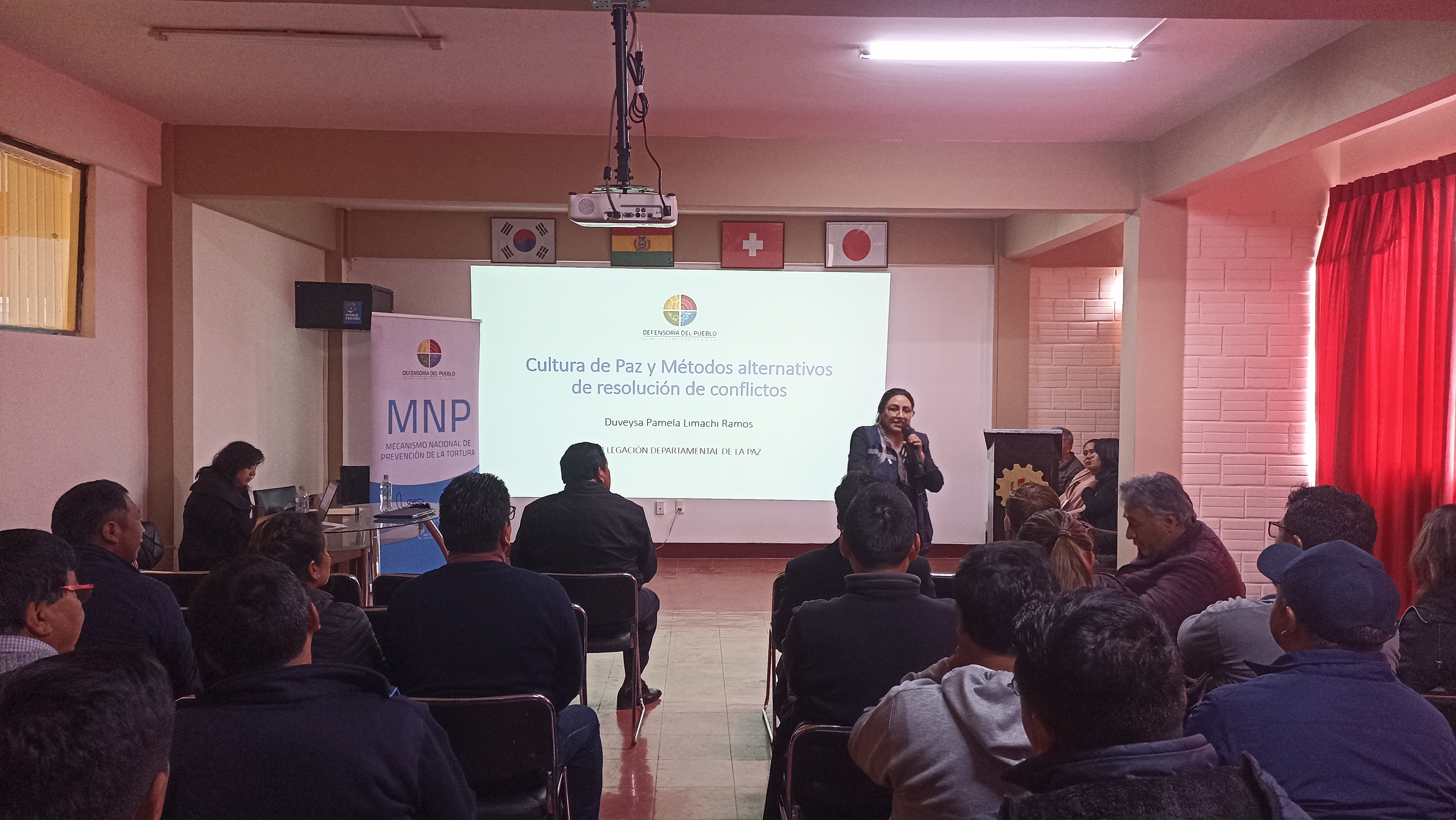 DEFENSORÍA DEL PUEBLO IMPARTE TALLER SOBRE RACISMO Y DISCRIMINACIÓN, CULTURA DE PAZ Y PREVENCIÓN DEL ACOSO LABORAL A DOCENTES Y ADMINISTRATIVOS DEL INSTITUTO TECNOLÓGICO AYACUCHO DE LA PAZ