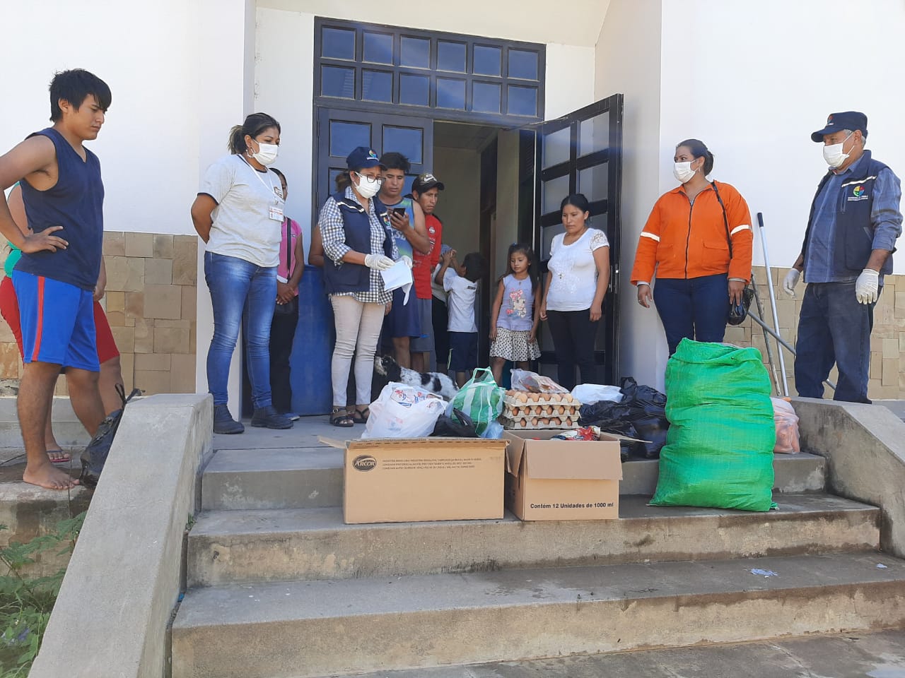 EN PUERTO QUIJARRO DEFENSORÍA DEL PUEBLO ENTREGA AYUDA SOLIDARIA A PERSONAS EN TRÁNSITO ANTE LA EMERGENCIA SANITARIA POR EL COVID19